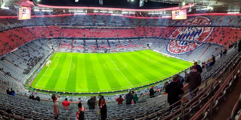Sân vận động Allianz Arena có sức chứa bao nhiêu?